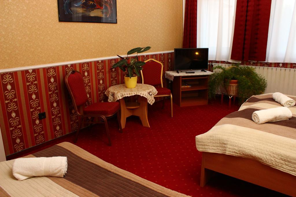 Bed and Breakfast Kalman Panzio Segedyn Zewnętrze zdjęcie