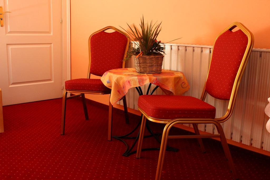 Bed and Breakfast Kalman Panzio Segedyn Zewnętrze zdjęcie