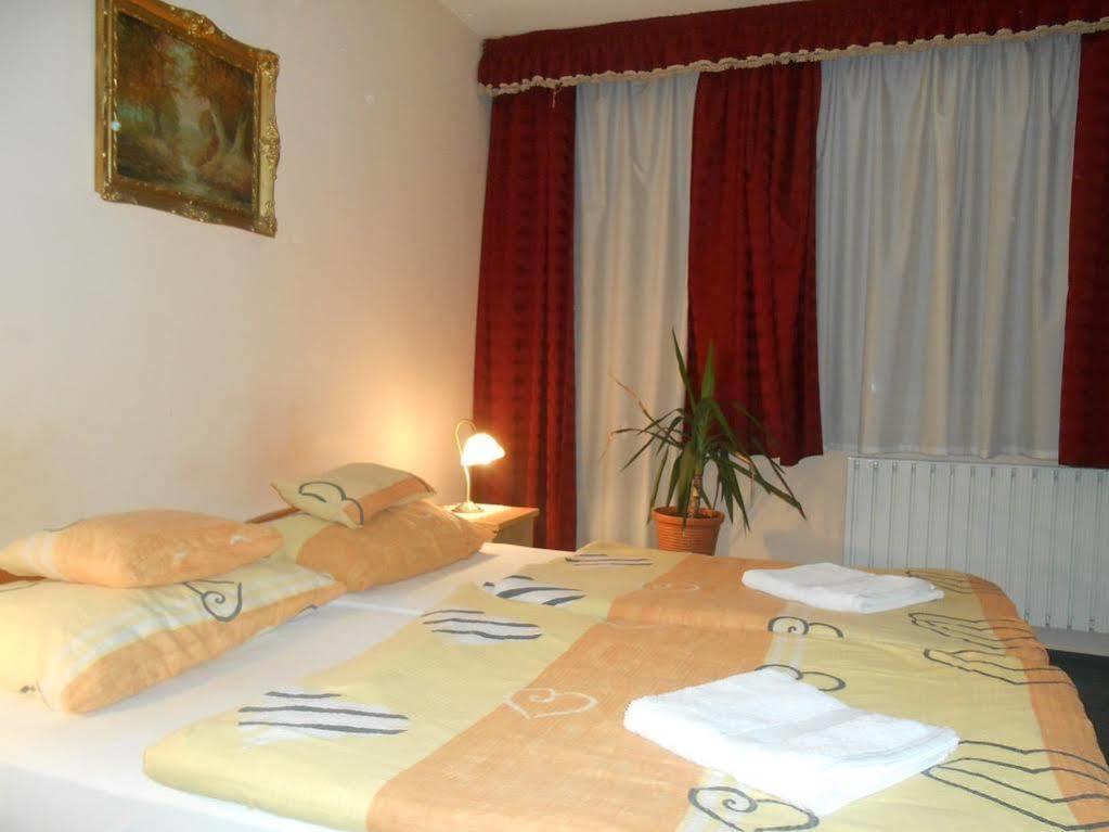 Bed and Breakfast Kalman Panzio Segedyn Zewnętrze zdjęcie