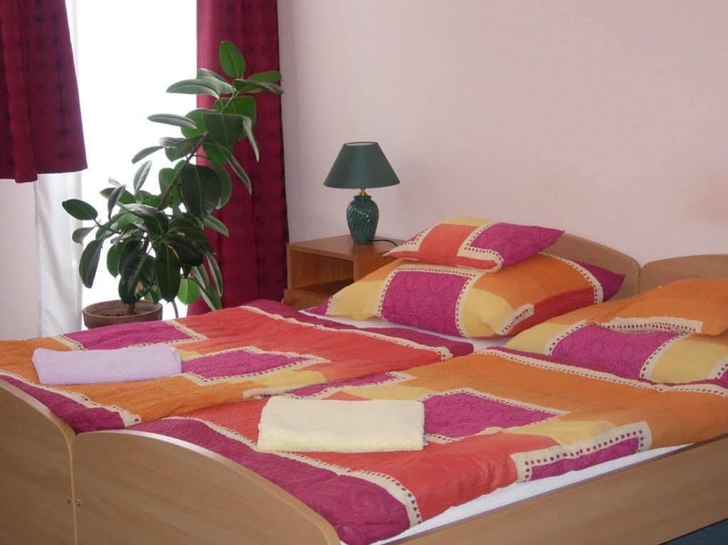Bed and Breakfast Kalman Panzio Segedyn Zewnętrze zdjęcie