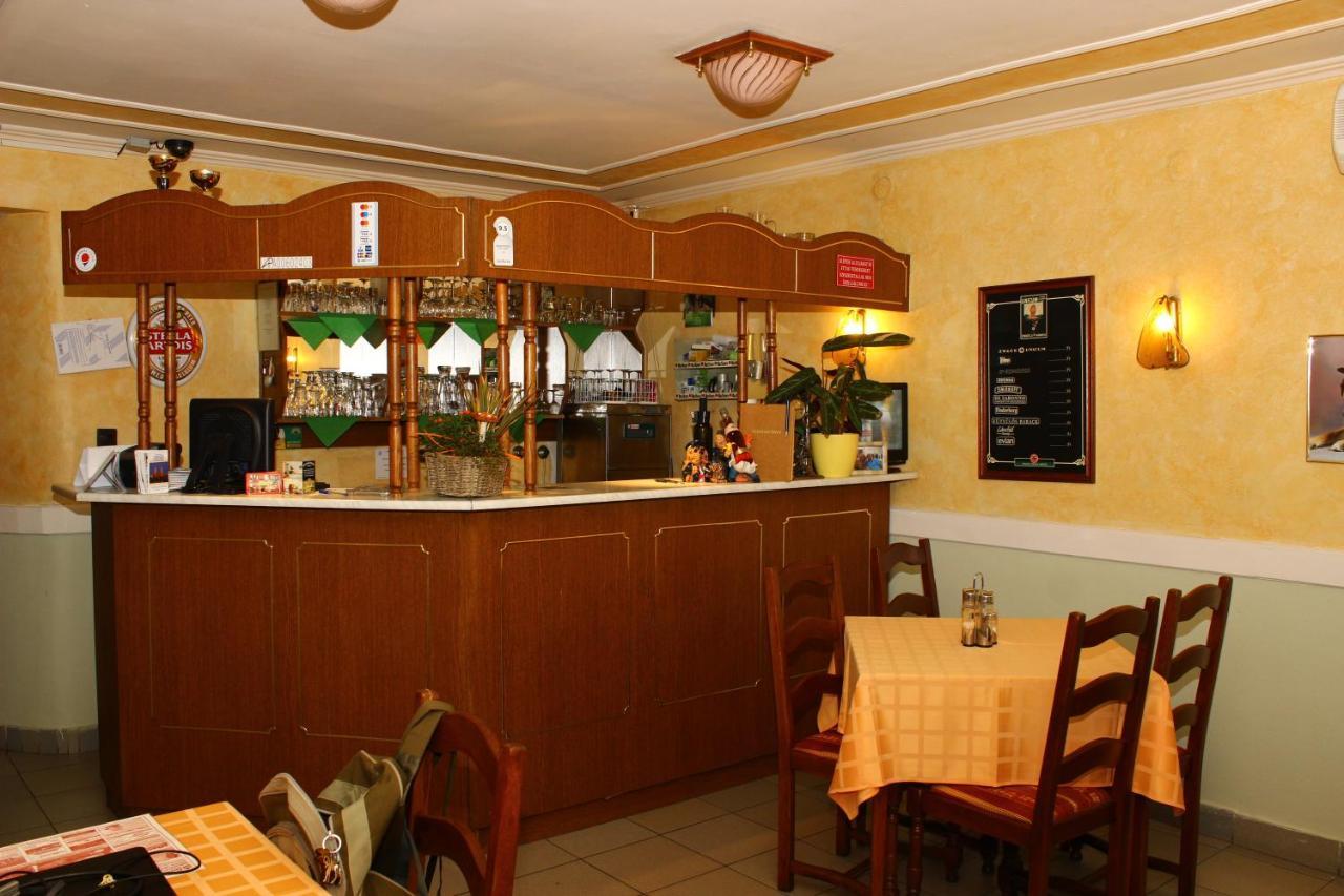 Bed and Breakfast Kalman Panzio Segedyn Zewnętrze zdjęcie